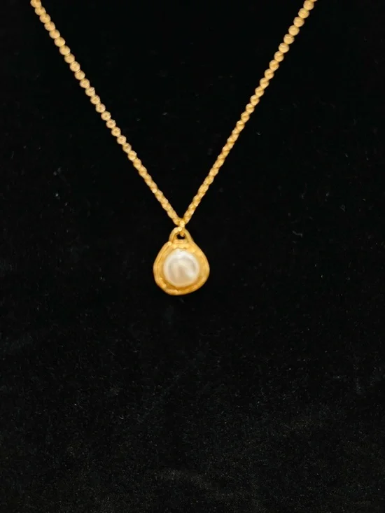 Gold Pearl Teardrop Necklace - Elegant Women’s Pendant - Picture 1 of 2
